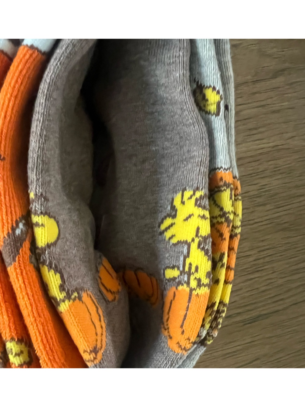NEW Peanuts Snoopy and Friends Fall / Halloween No Show Socks with Grip - 4 pack - Picture 4 of 7